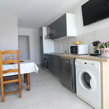 Holiday home De Charme 4 Pers Avec Privatif, Terrasse, Et Equipements Complets Au Coeur D'un Village Viticole - Fr-1-622-20 La Viardiere