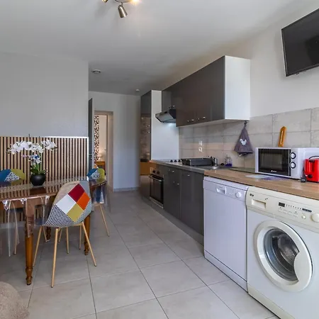 De Charme 4 Pers Avec Privatif, Terrasse, Et Equipements Complets Au Coeur D'un Village Viticole Landhuis *