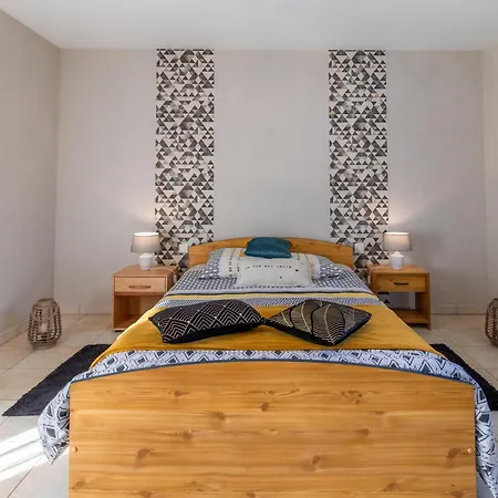 Landhuis De Charme 4 Pers Avec Privatif, Terrasse, Et Equipements Complets Au Coeur D'un Village Viticole *