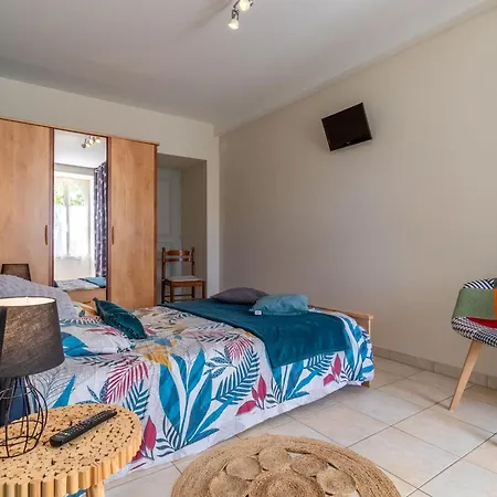 Holiday home De Charme 4 Pers Avec Privatif, Terrasse, Et Equipements Complets Au Coeur D'un Village Viticole - Fr-1-622-20